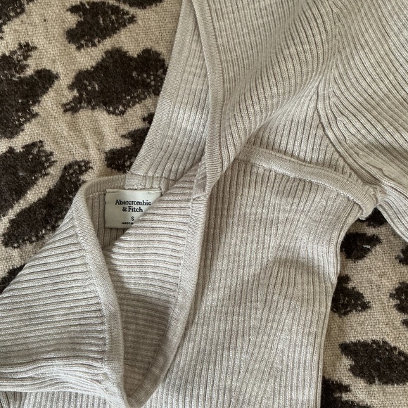 Abercrombie asymmetrical gray top - Picture 3 of 4